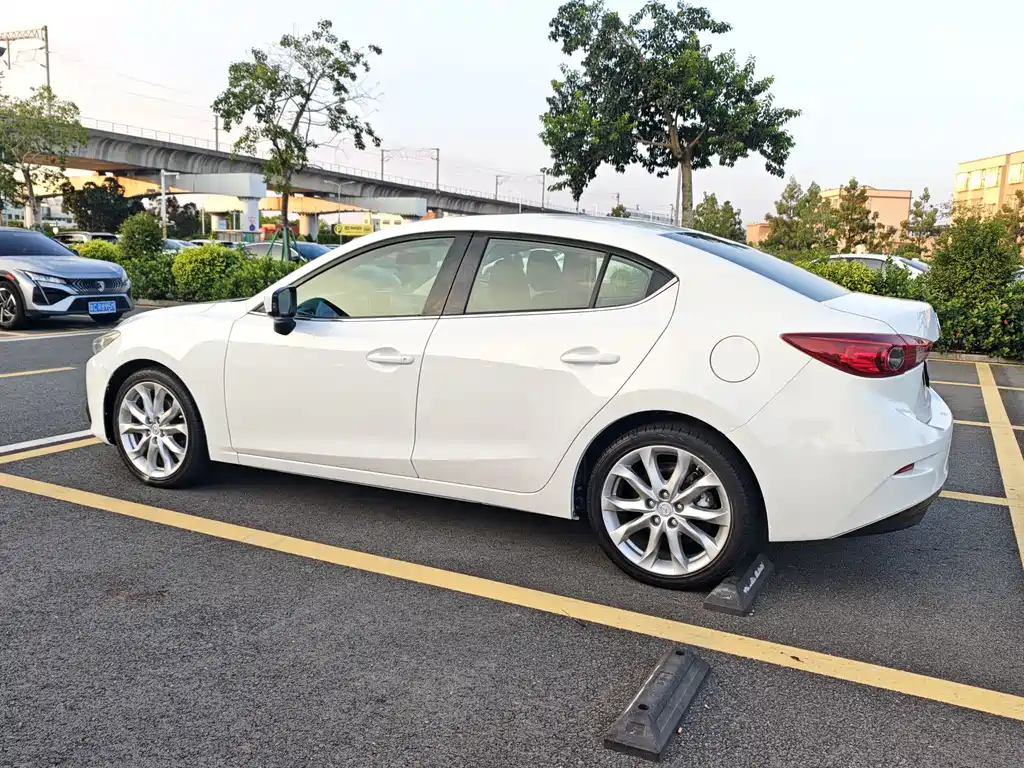 Mazda 3 Axela — миниатюра 22