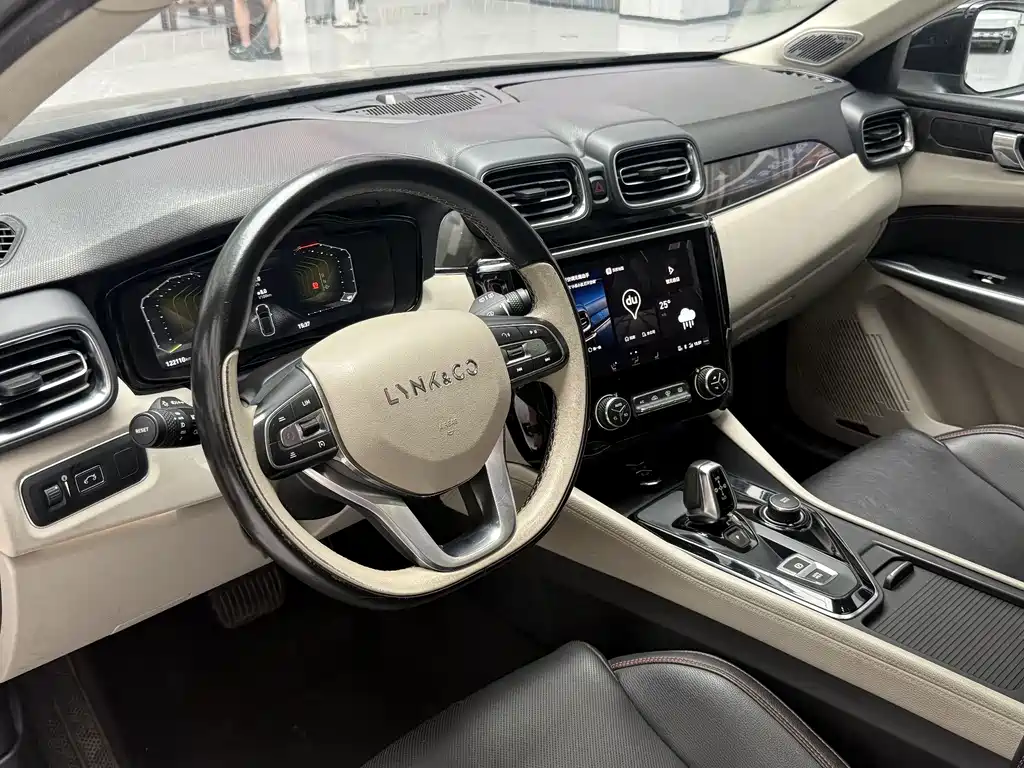 Lynk & Co 02 — миниатюра 7