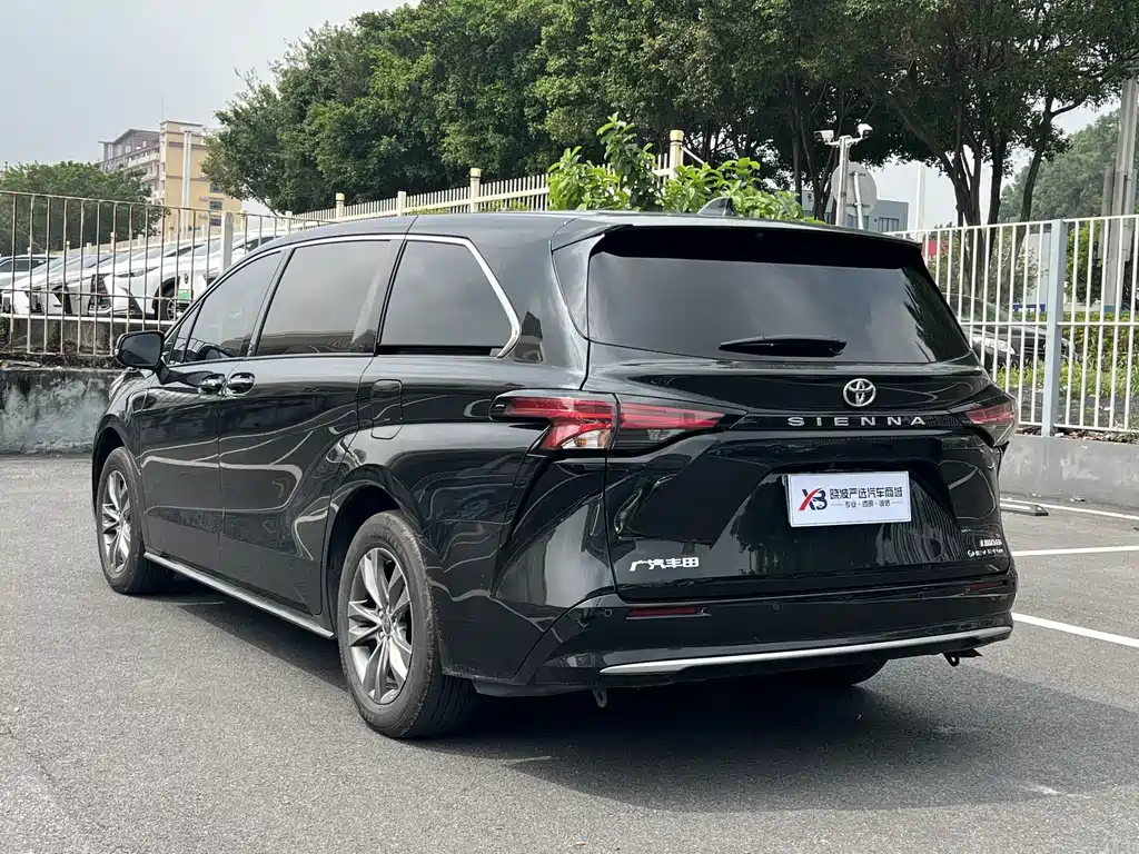 Toyota Sienna — миниатюра 14