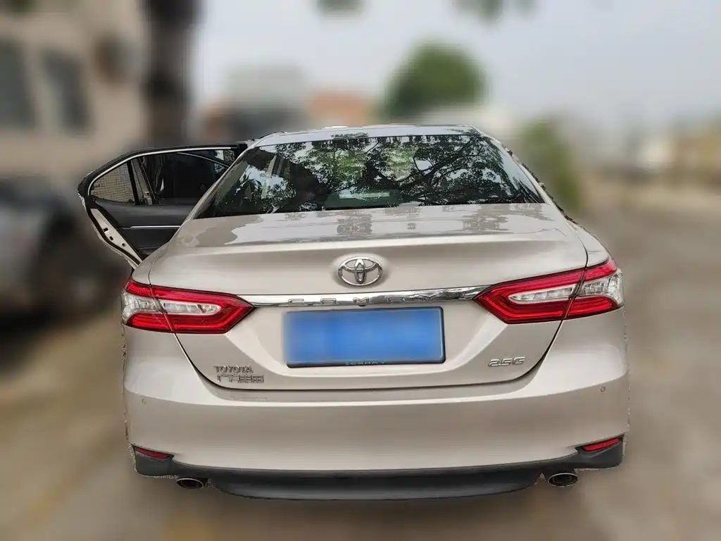 Toyota Camry — миниатюра 3
