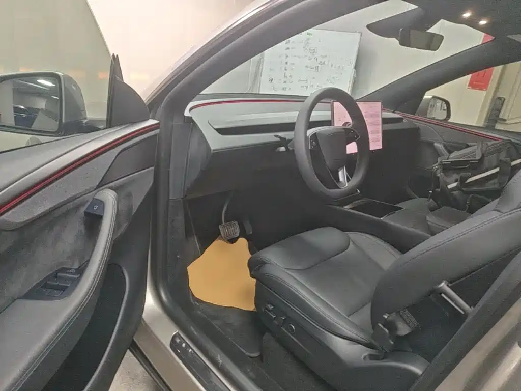 Tesla Model Y L — миниатюра 16