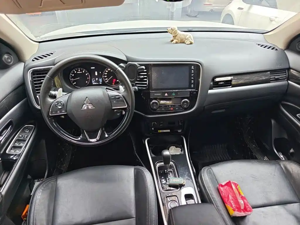 Mitsubishi Outlander — миниатюра 5