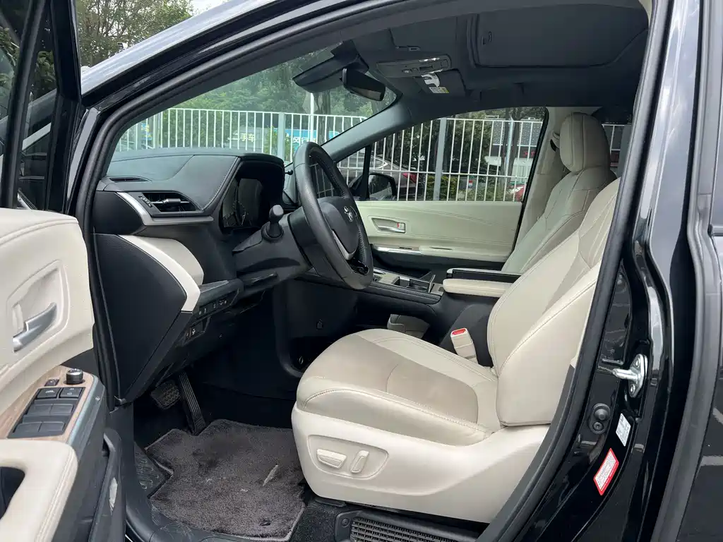 Toyota Sienna — миниатюра 8