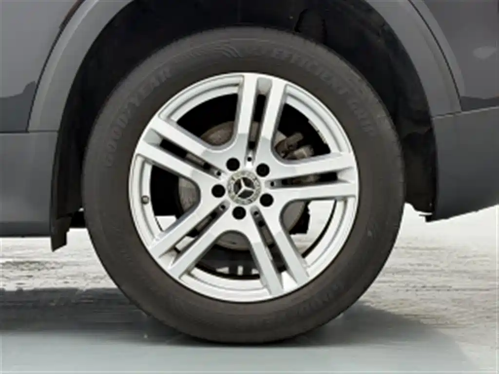 Mercedes-Benz GLB — миниатюра 11