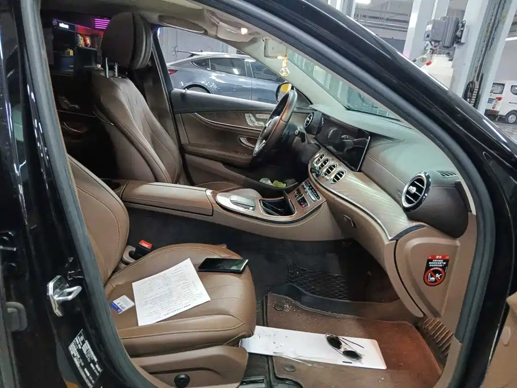Mercedes-Benz E-Class — миниатюра 9