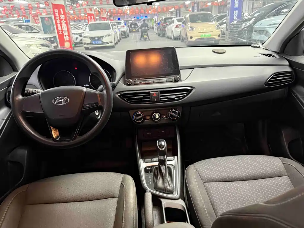 Hyundai Elantra — миниатюра 7