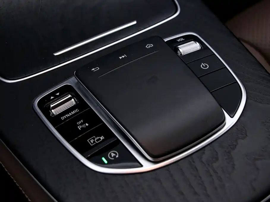 Mercedes-Benz E-Class — миниатюра 11