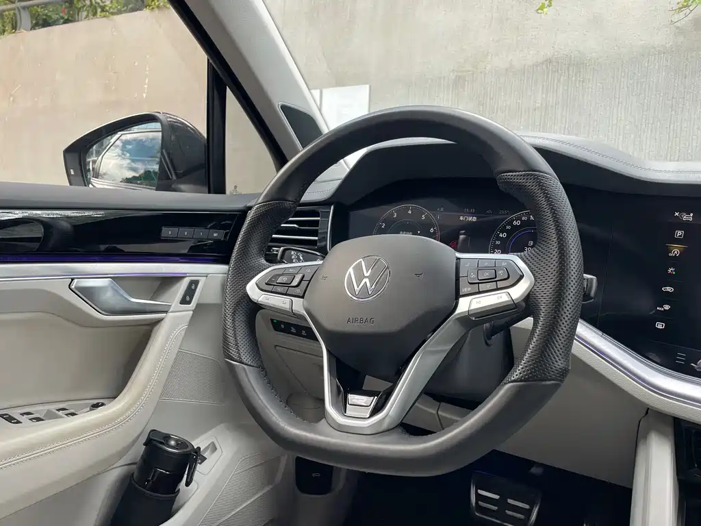 Volkswagen Touareg — миниатюра 11