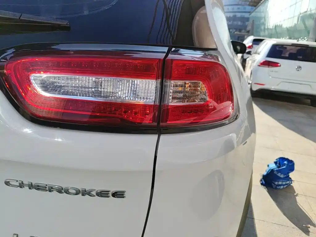 Jeep Cherokee — миниатюра 8