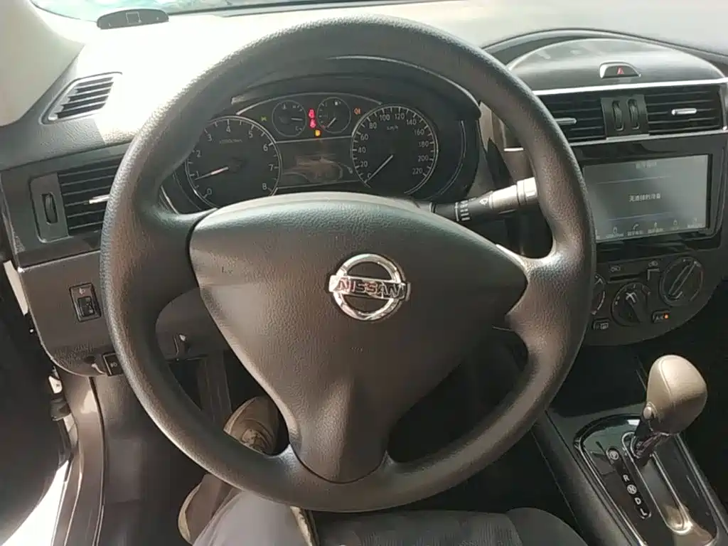 Nissan Tiida — миниатюра 11