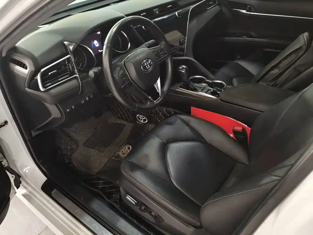 Toyota Camry — миниатюра 12