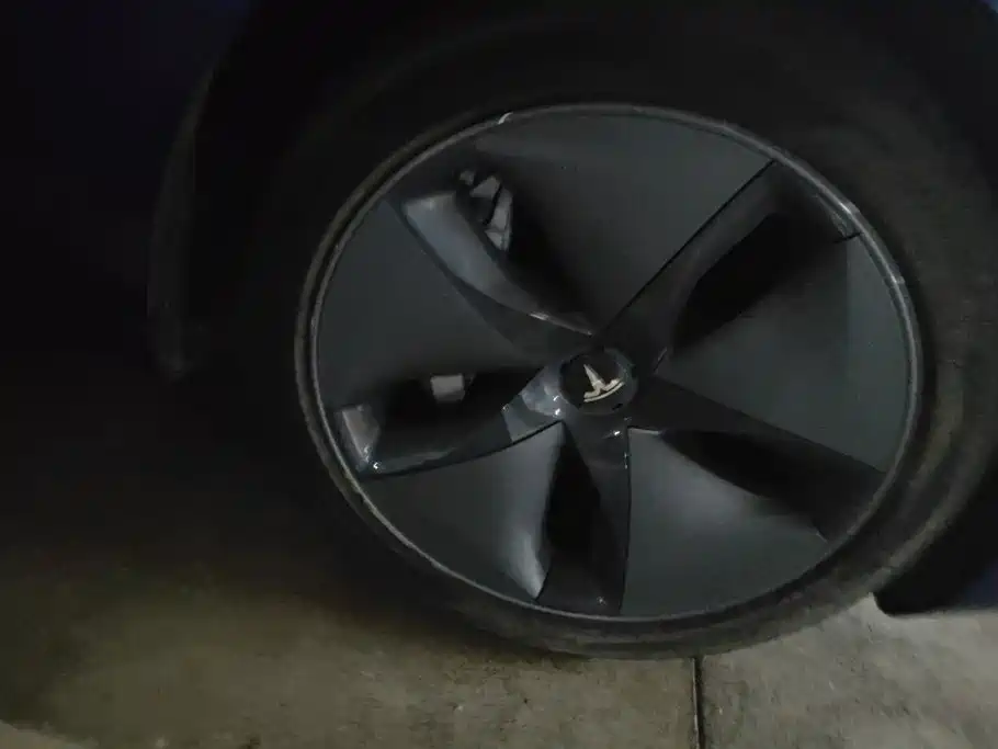 Tesla Model 3 — миниатюра 6