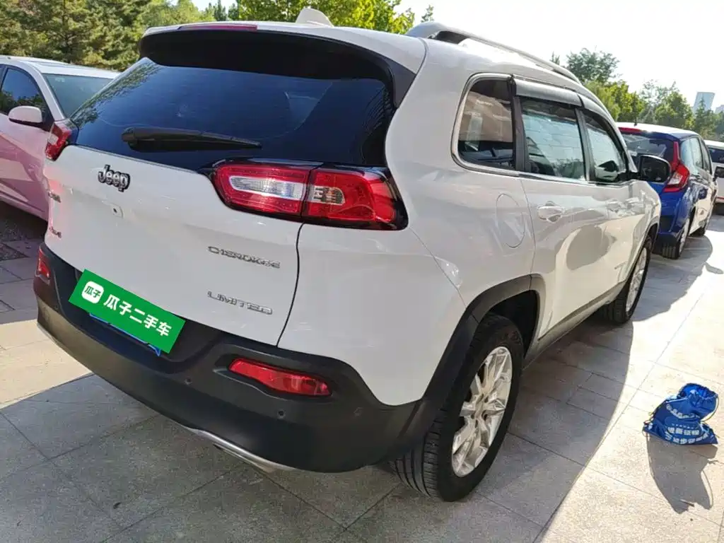 Jeep Cherokee — миниатюра 7