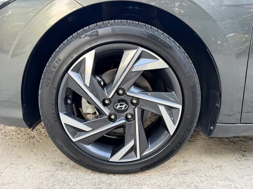 Hyundai Elantra — миниатюра 17