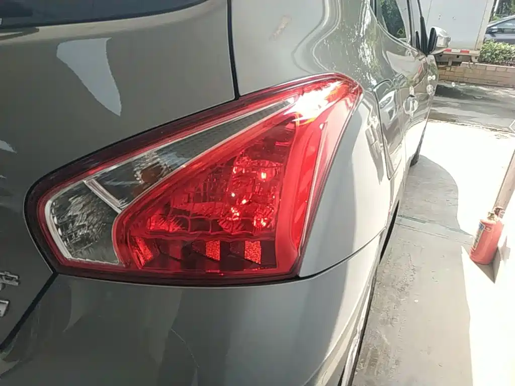 Nissan Tiida — миниатюра 8