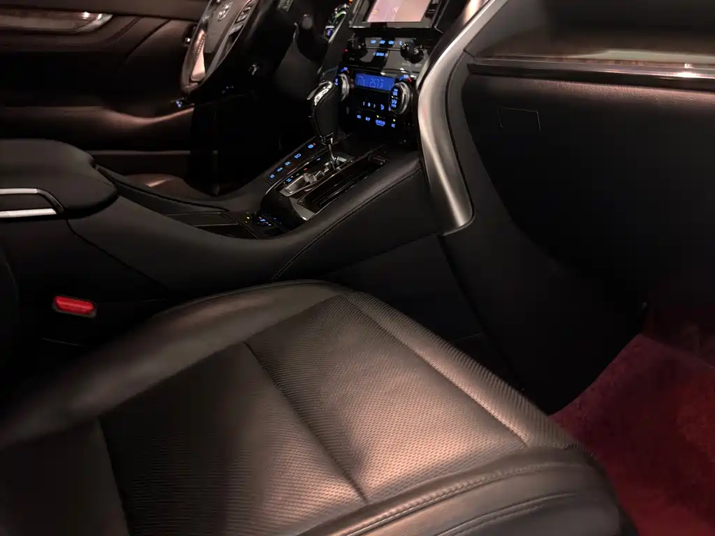 Toyota Vellfire — миниатюра 8