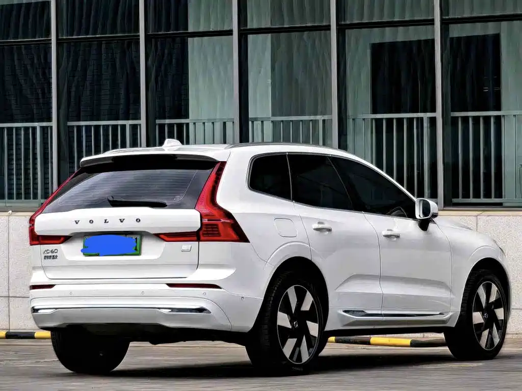 Volvo XC60 PHEV — миниатюра 7
