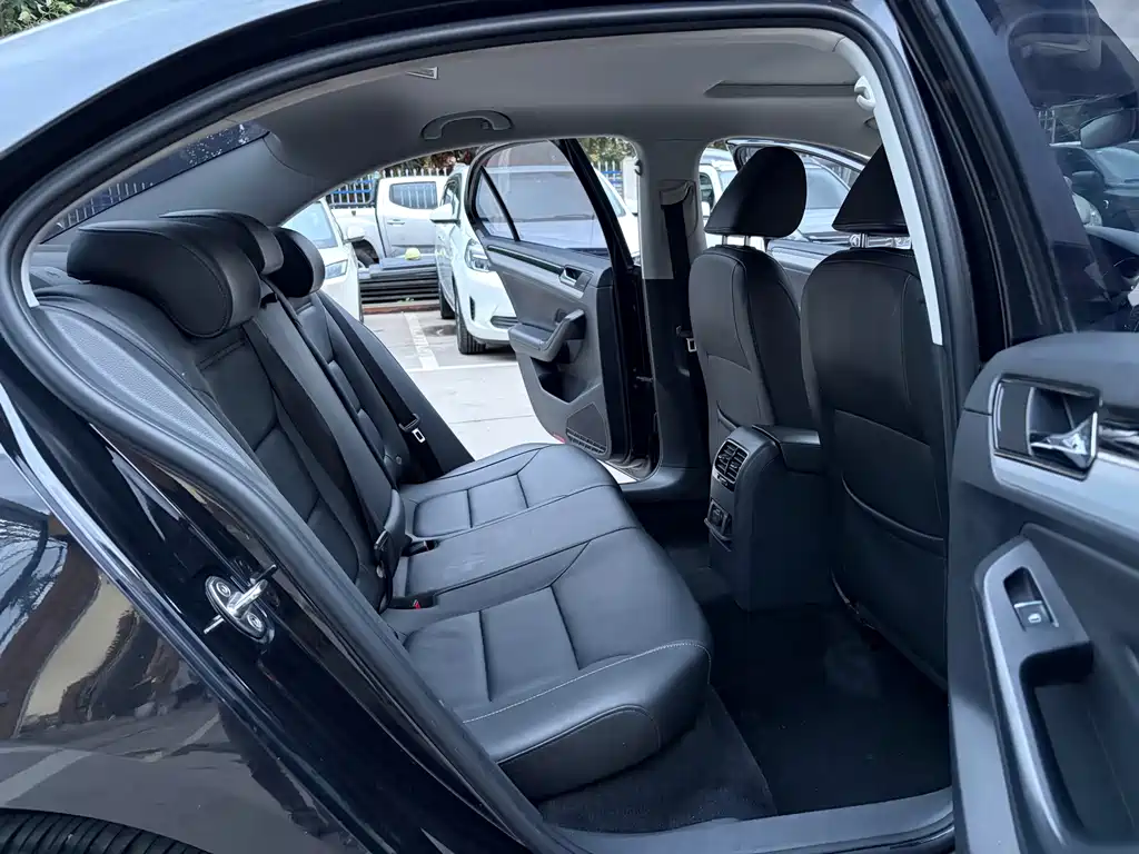 Volkswagen Sagitar — миниатюра 14