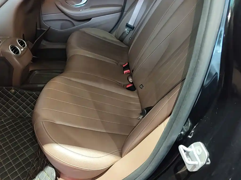 Mercedes-Benz E-Class — миниатюра 17