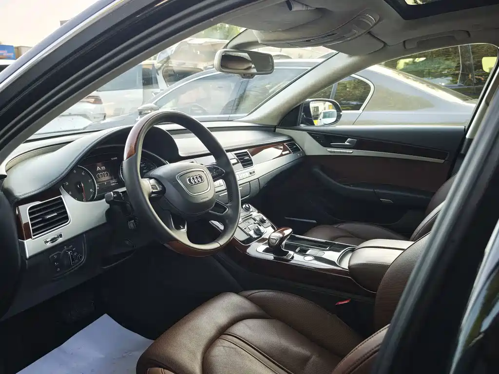 Audi A8 — миниатюра 6