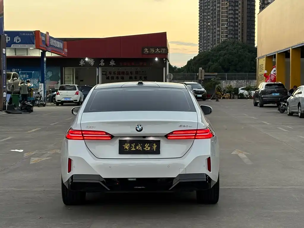BMW 5 Series — миниатюра 19