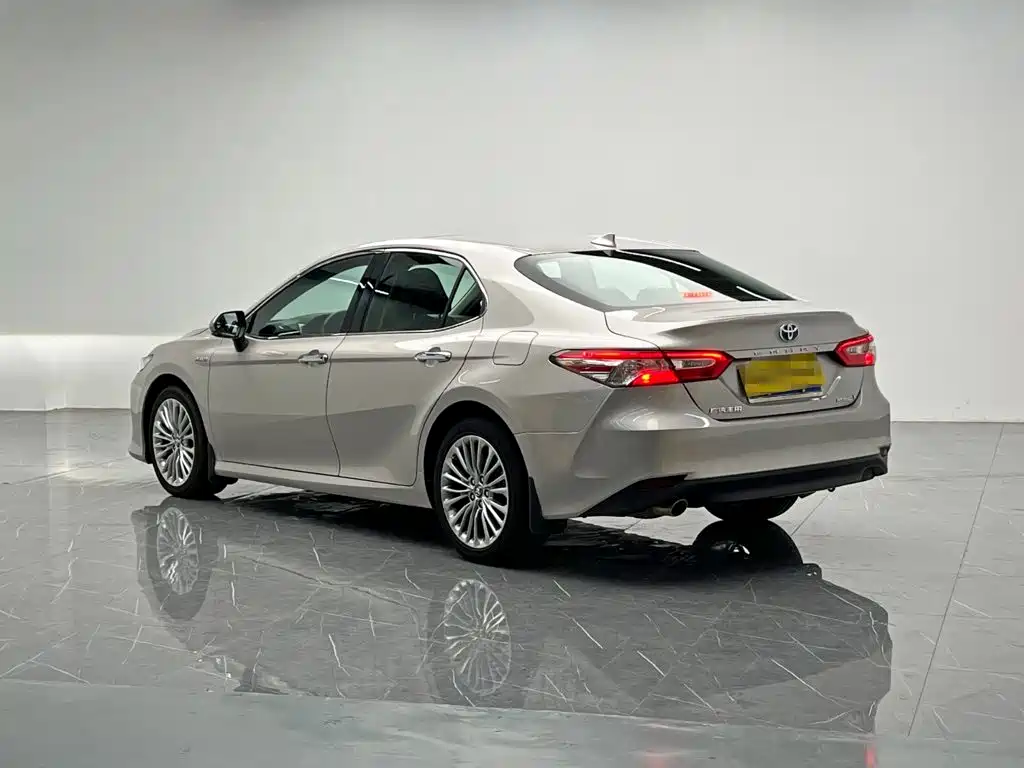 Toyota Camry — миниатюра 4