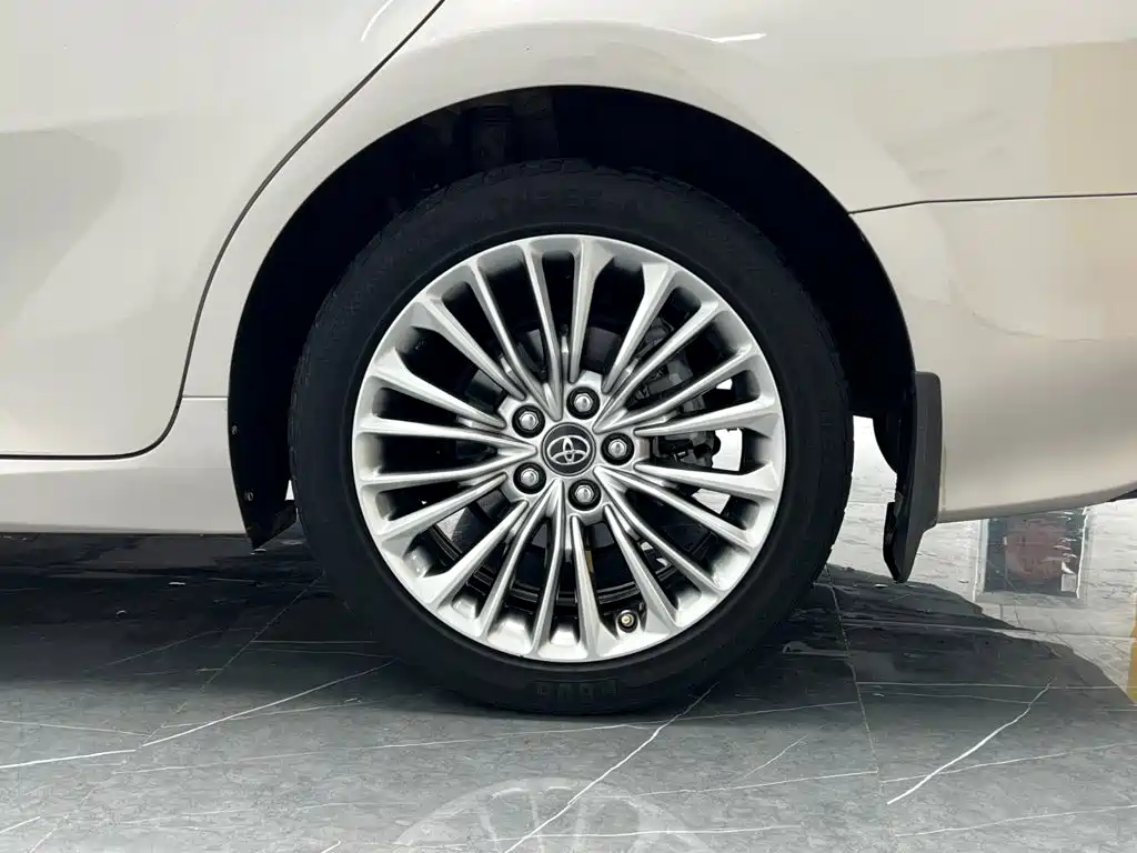 Toyota Camry — миниатюра 11