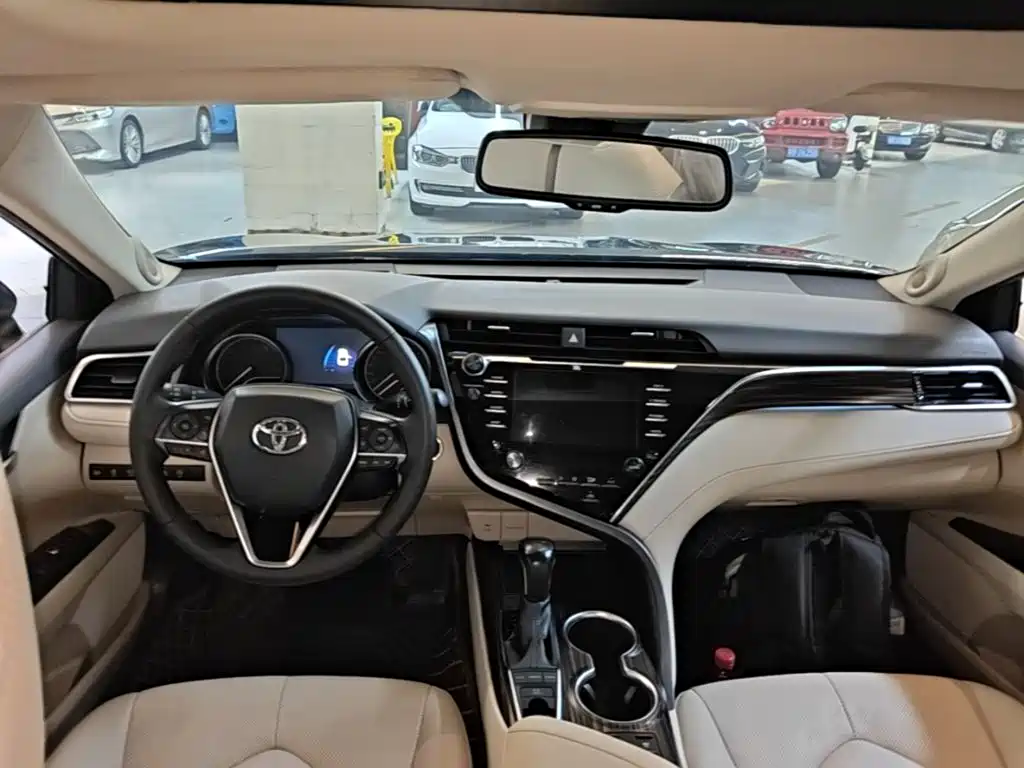 Toyota Camry — миниатюра 10