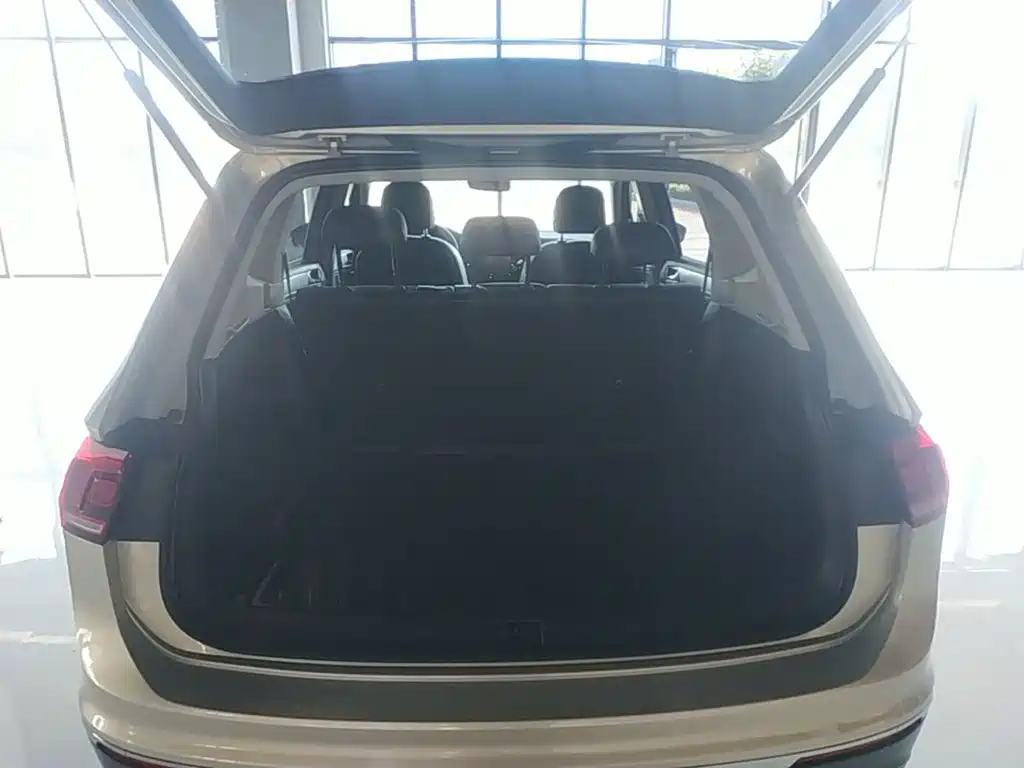 Volkswagen Tiguan L — миниатюра 19