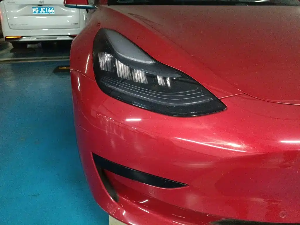 Tesla Model 3 — миниатюра 7