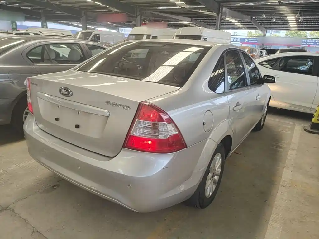 Ford Focus 2013 1.8L AT
