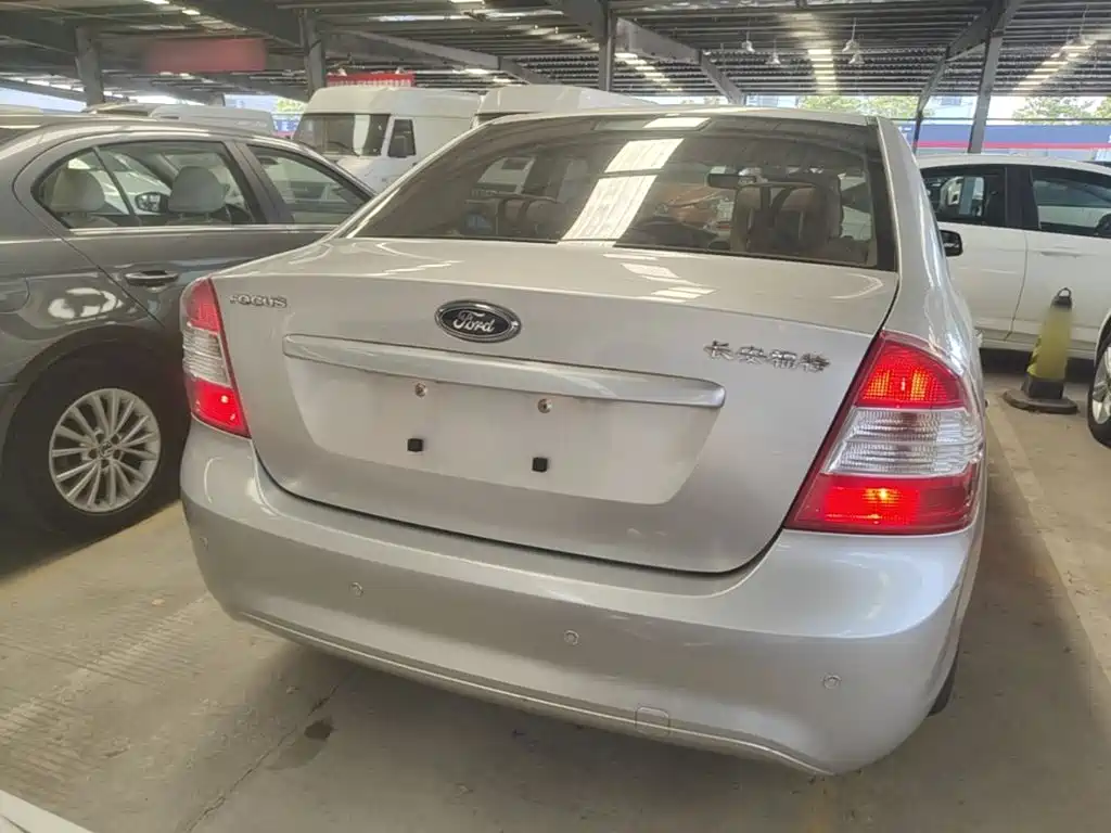 Ford Focus 2013 1.8L AT