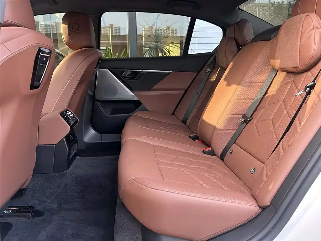 BMW i5 — миниатюра 6