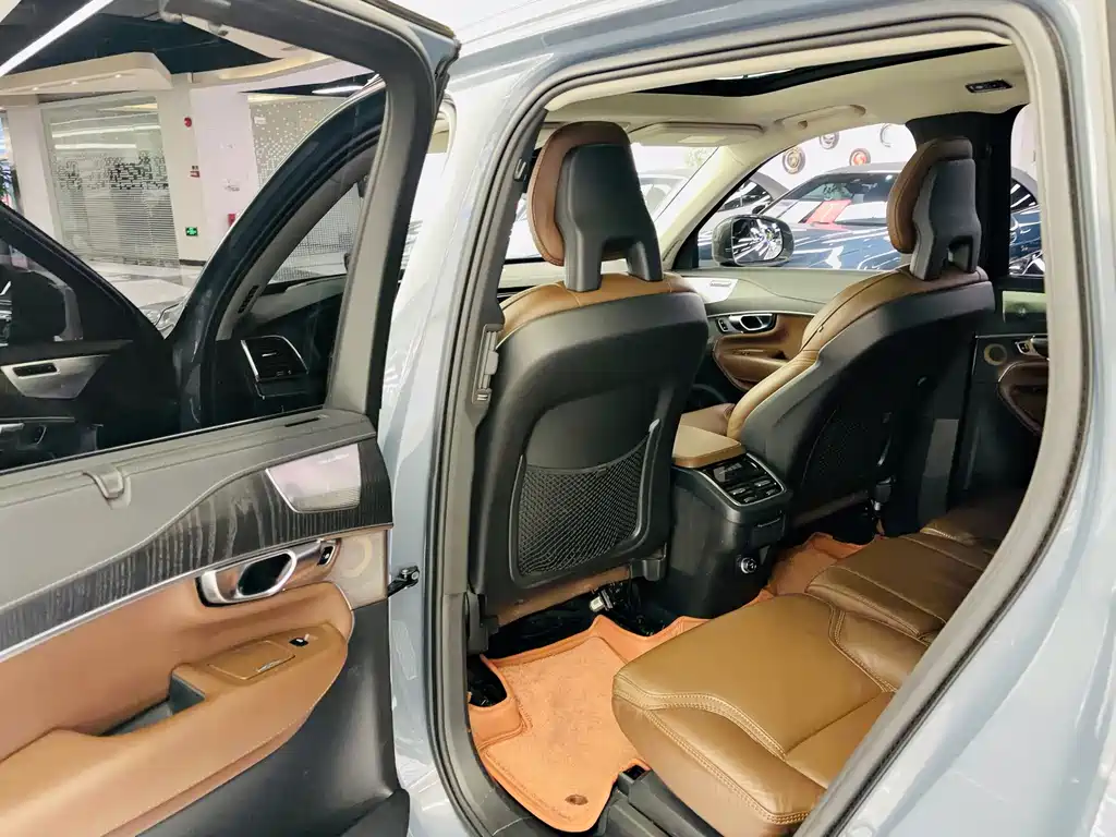 Volvo XC90 — миниатюра 8