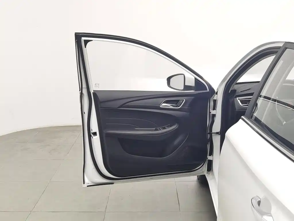 Roewe i5 — миниатюра 8