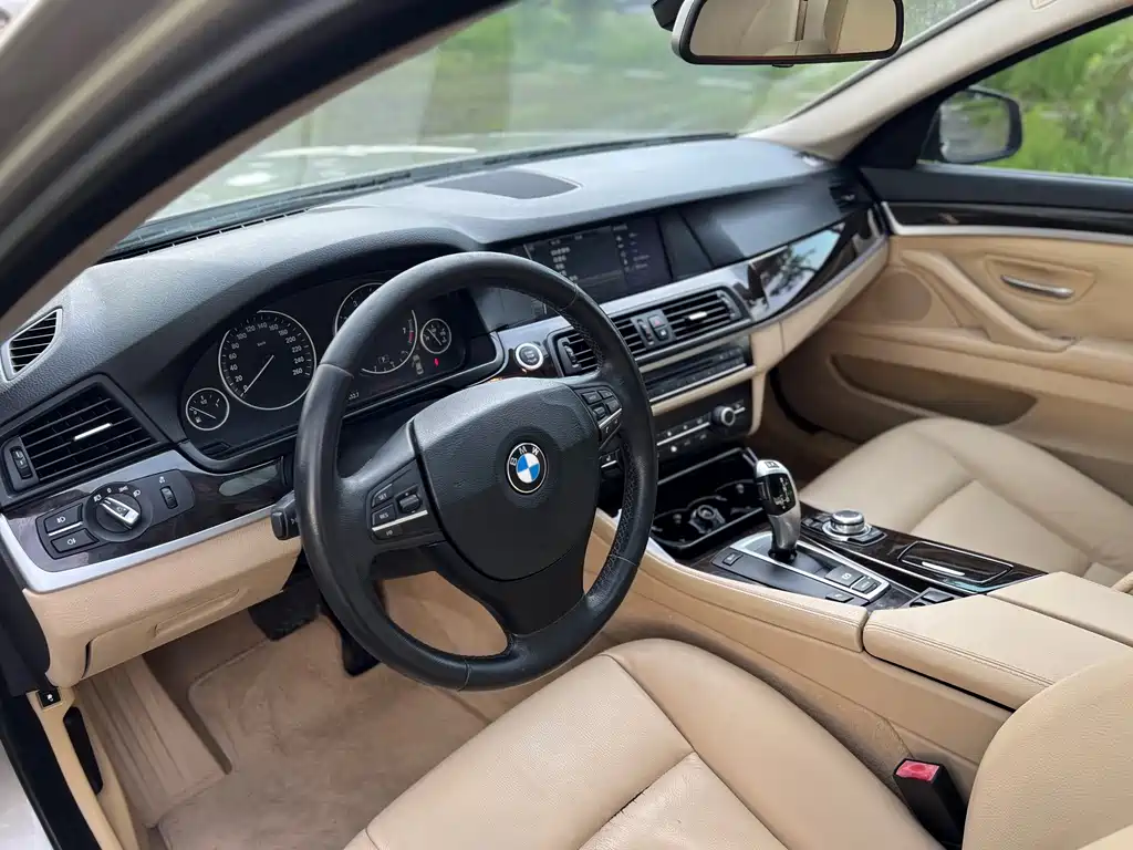 BMW 5 Series — миниатюра 9