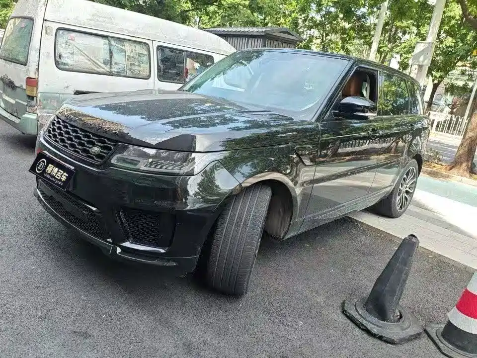 2021 Land Rover Range Rover Sport - zdjęcie 1 z 7