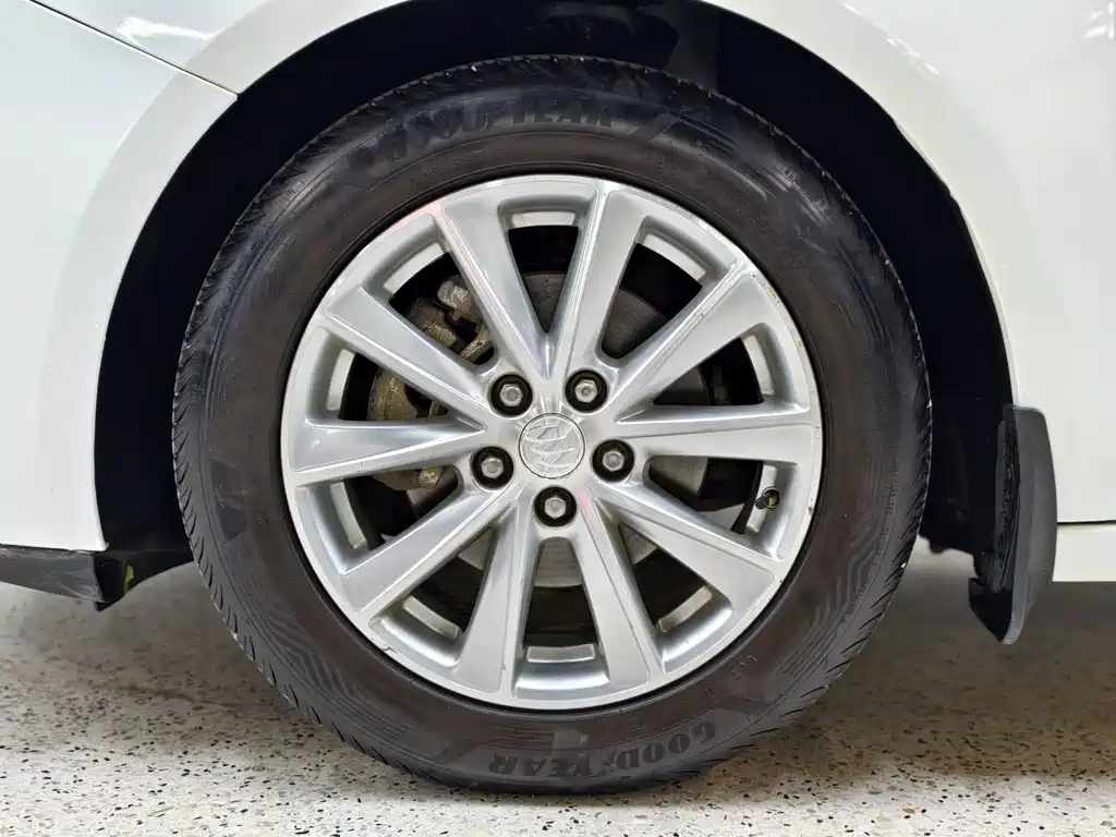 Buick Verano — миниатюра 12