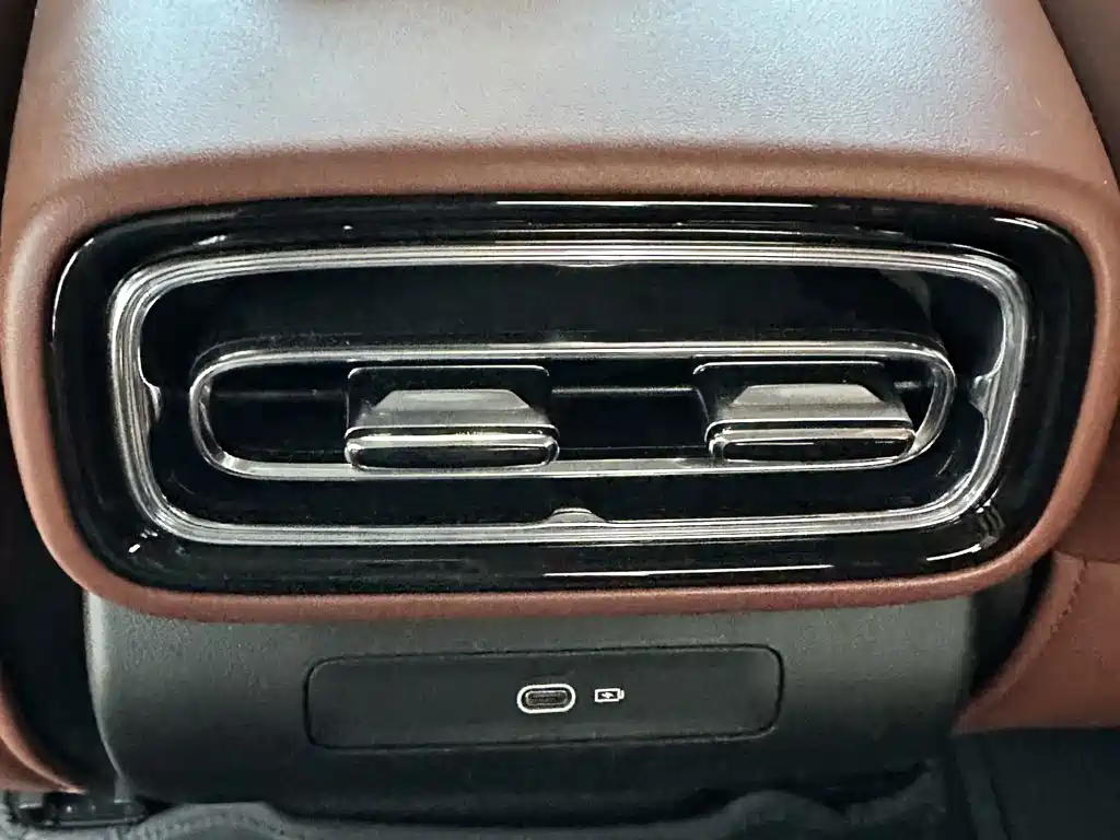 Geely Emgrand — миниатюра 7