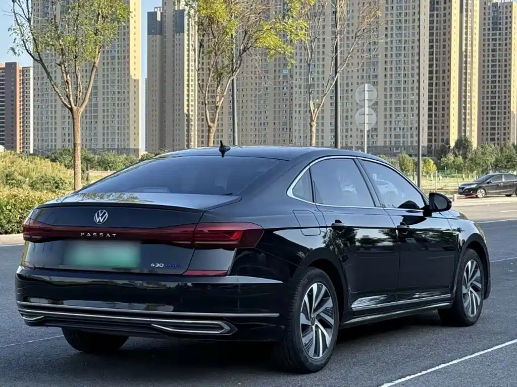 Volkswagen Passat PHEV — миниатюра 12