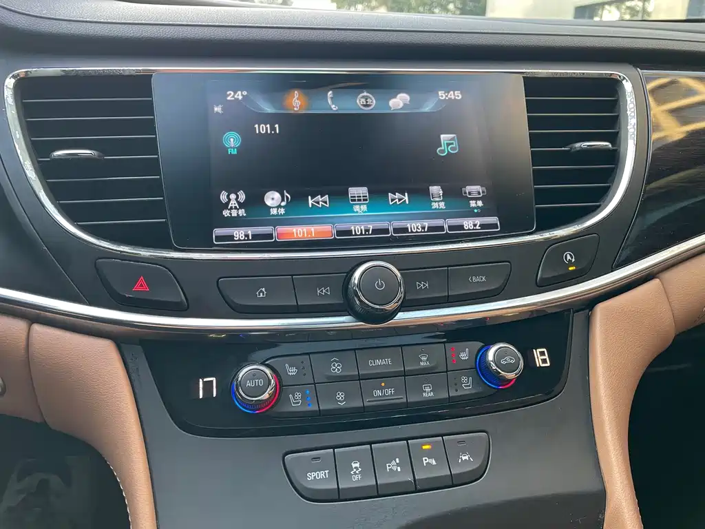 Buick LaCrosse — миниатюра 10