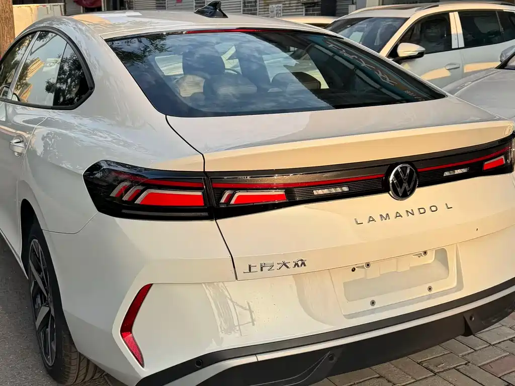 Volkswagen Lamando 2026 L 300TSI