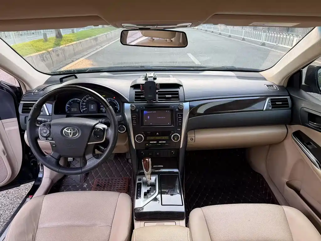 Toyota Camry — миниатюра 9