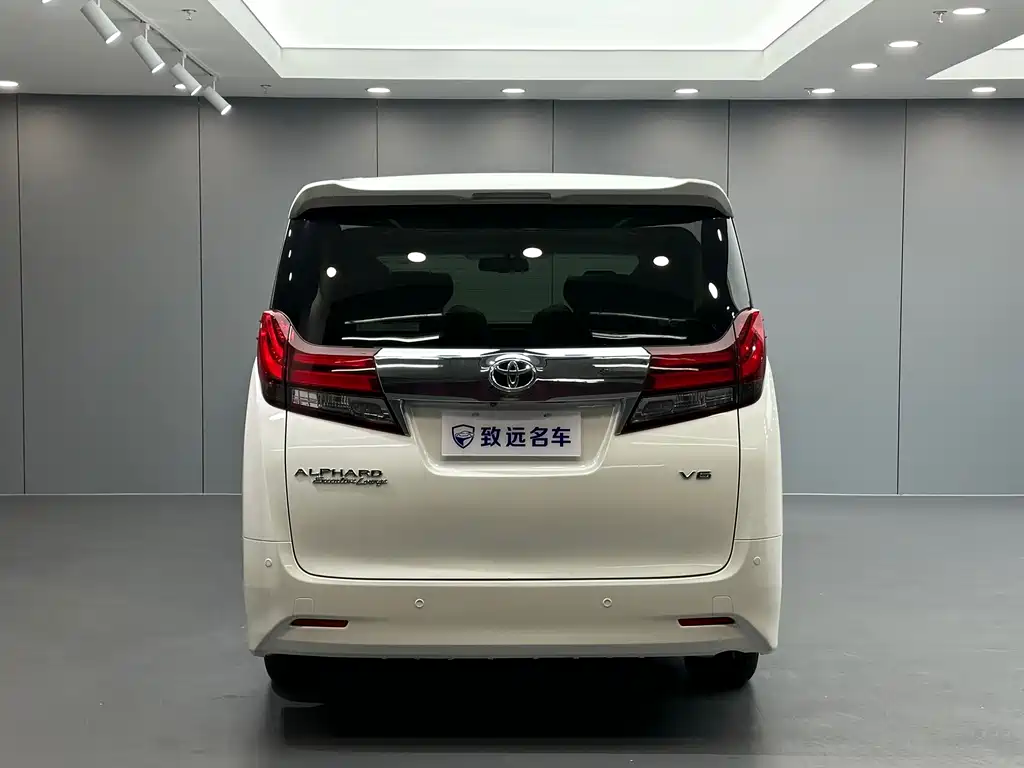 Toyota Alphard — миниатюра 5