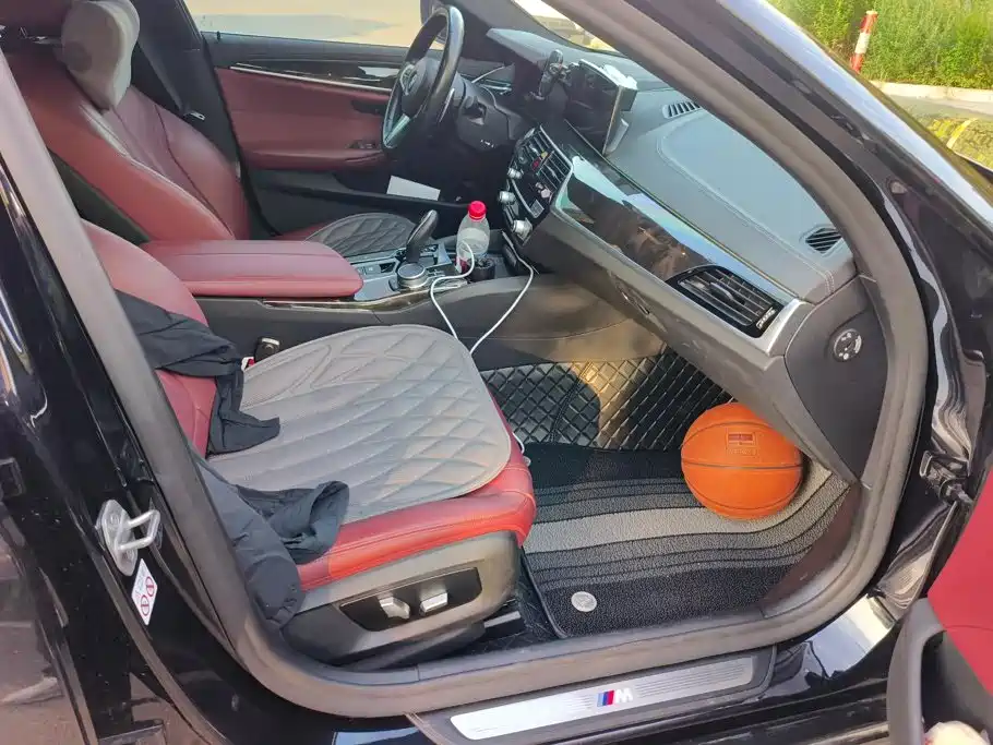 BMW 5 Series — миниатюра 8