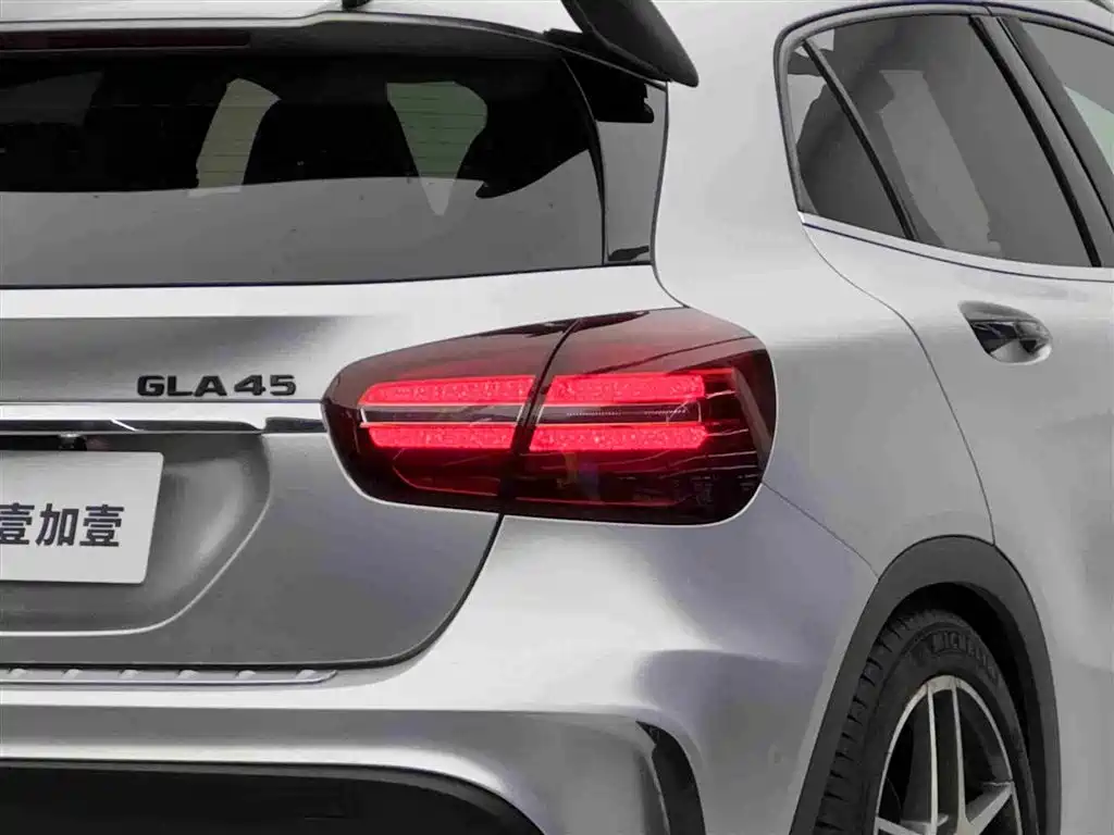 MERCEDES-BENZ GLA AMG