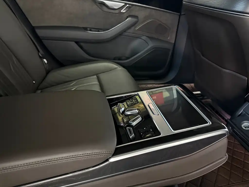 Audi A8 — миниатюра 8