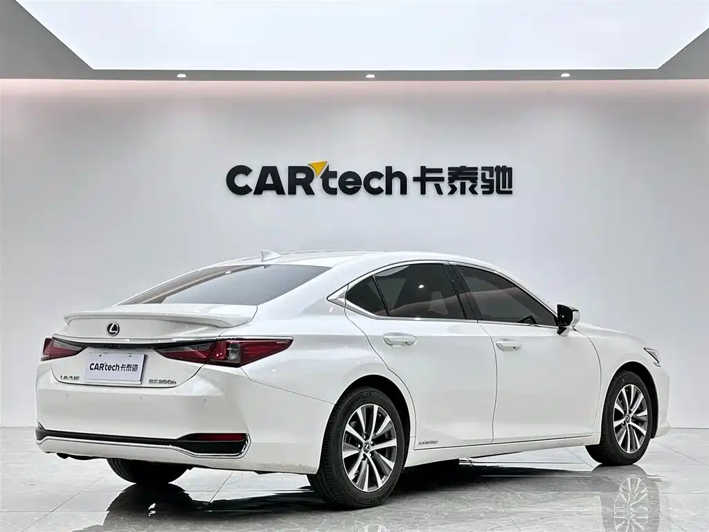 Lexus ES 2020 300h