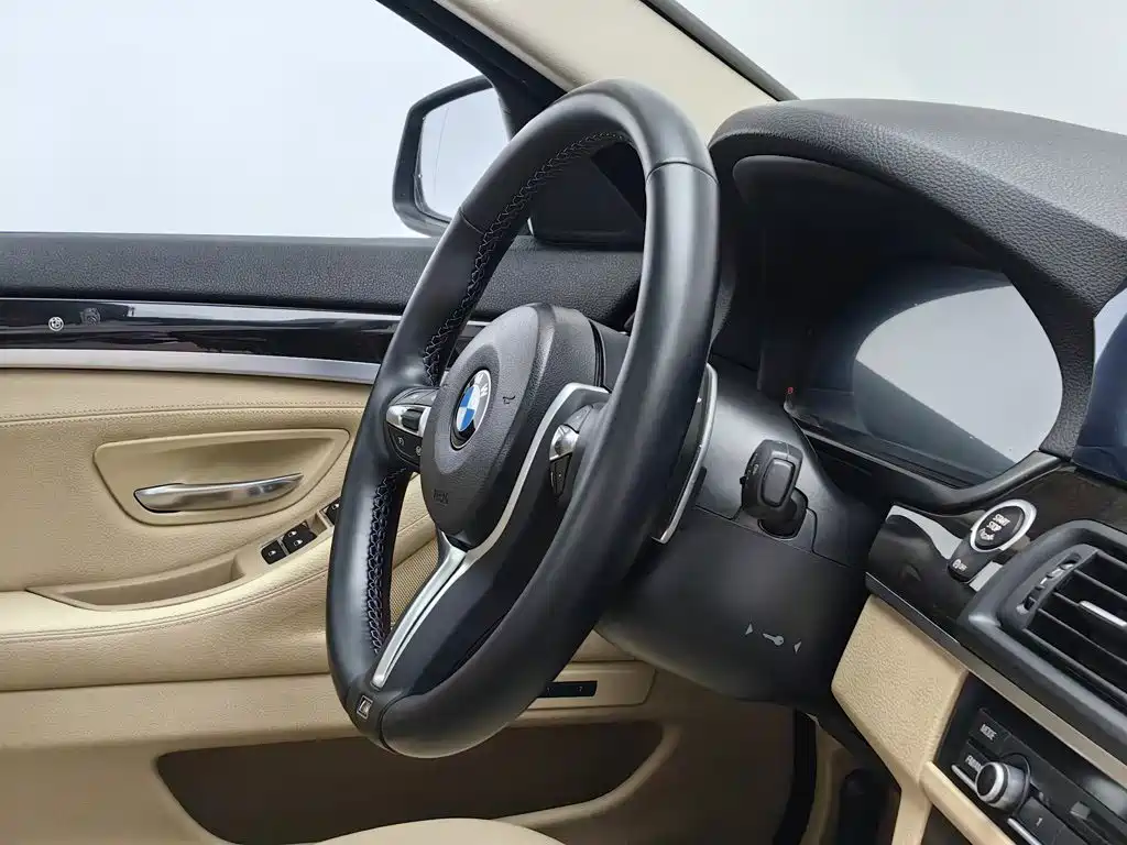 BMW 5 Series — миниатюра 22