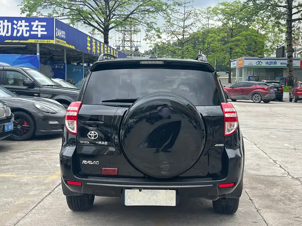 Toyota RAV4 2010 2.4L AT Luxury